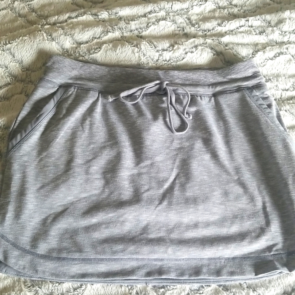 Athleta skirt with pockets size L